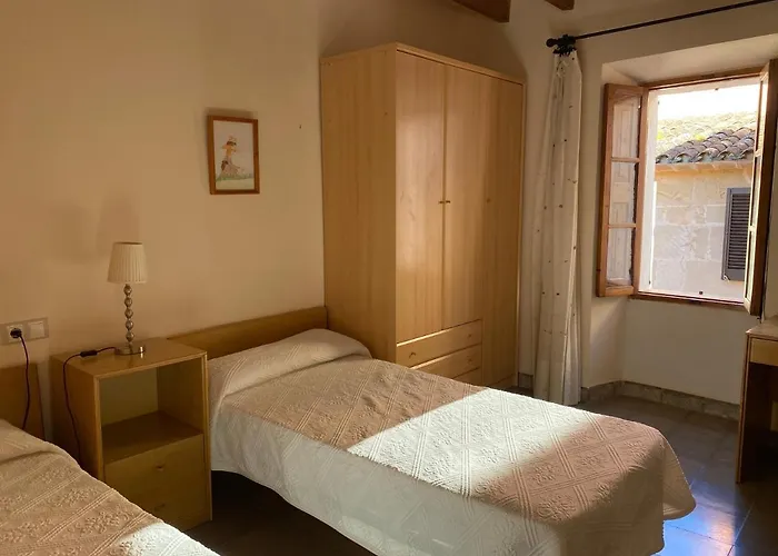 Dom wakacyjny Casa Nuria, En El Centro, Al Lado De La Escalinata Del Calvario 6 Personas