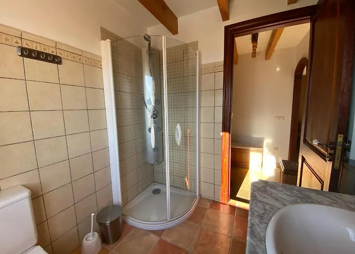 Casa Nuria, En El Centro, Al Lado De La Escalinata Del Calvario 6 Personas *